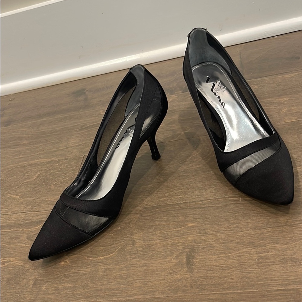 Touch of Nina Black Pumps size 6 1/2M